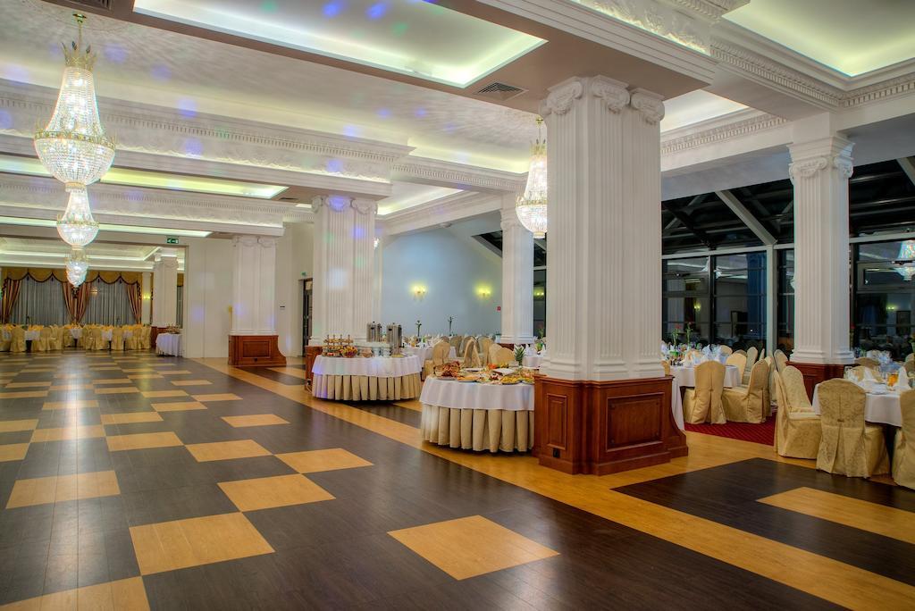 Hotel Lancut Exterior photo